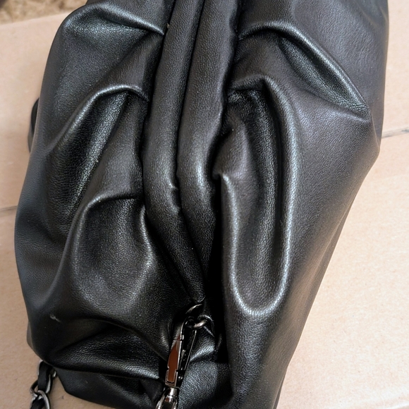 Badgley Mischka Sleek Black Crossbody Bag - Picture 8 of 8